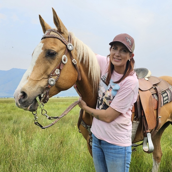 Meet your Posher, Nicholle - Picture 1 of 5